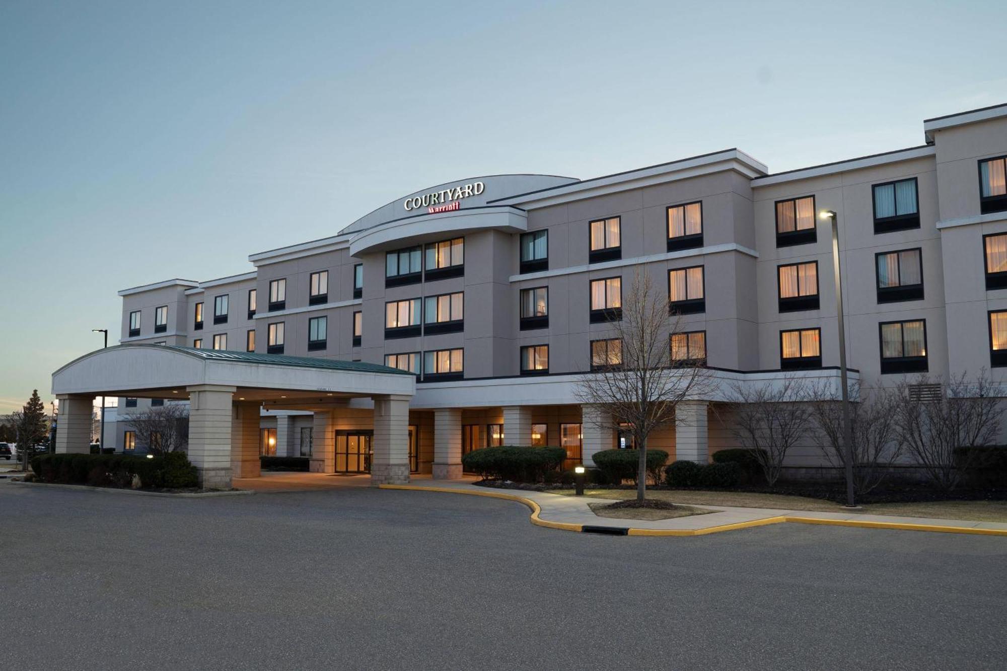 Courtyard Republic Airport Long Island/Farmingdale Hotel Exterior photo