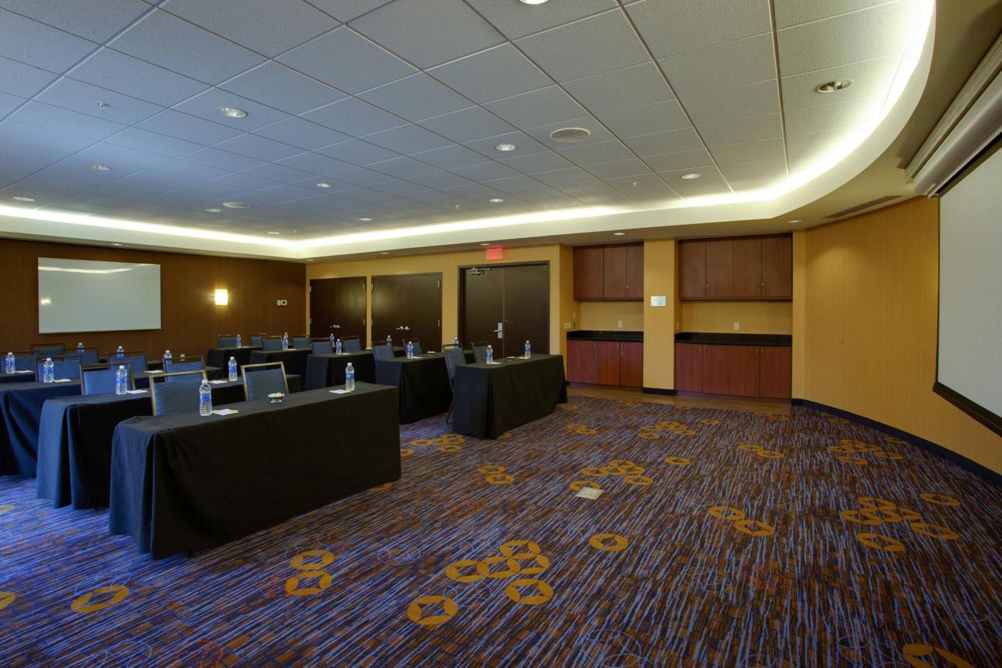 Courtyard Republic Airport Long Island/Farmingdale Hotel Exterior photo