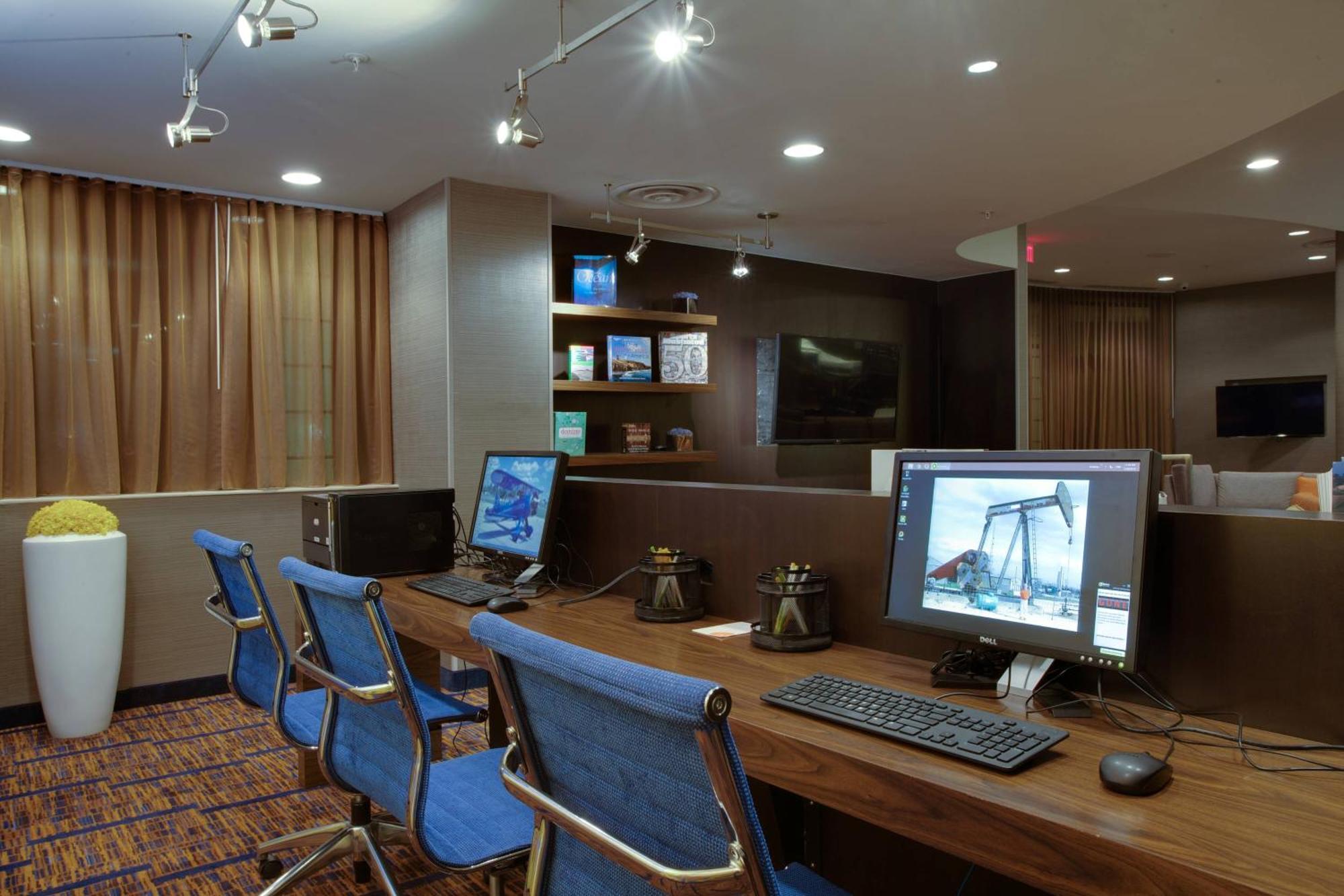 Courtyard Republic Airport Long Island/Farmingdale Hotel Exterior photo